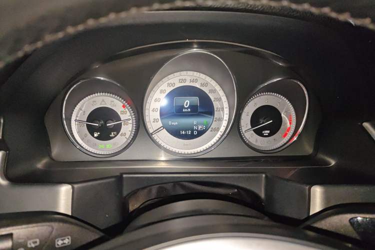 Used Mercedes-Benz GLK-Class 2013 GLK 300 4MATIC Dynamic Sunroof Model
