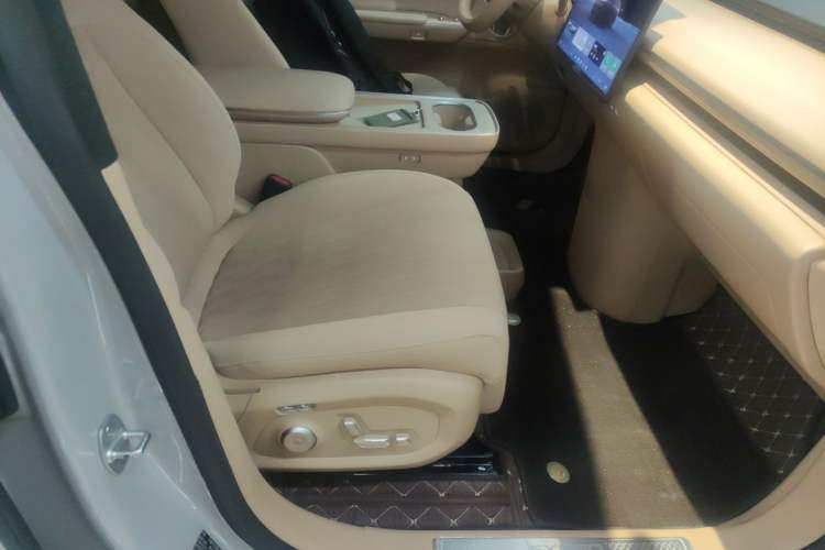 Used EXEED Star Era ET 2025 Extended-Range 240 Max All-Wheel Drive Urban Advanced Driver Assistance Right Front Seat