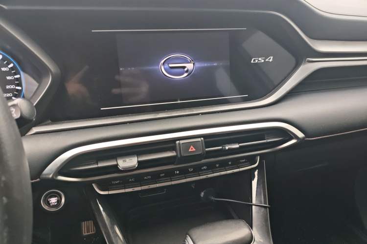 Used GAC Trumpchi GS4 2021 270T Automatic Elite Tech Edition Audio And AC Panel