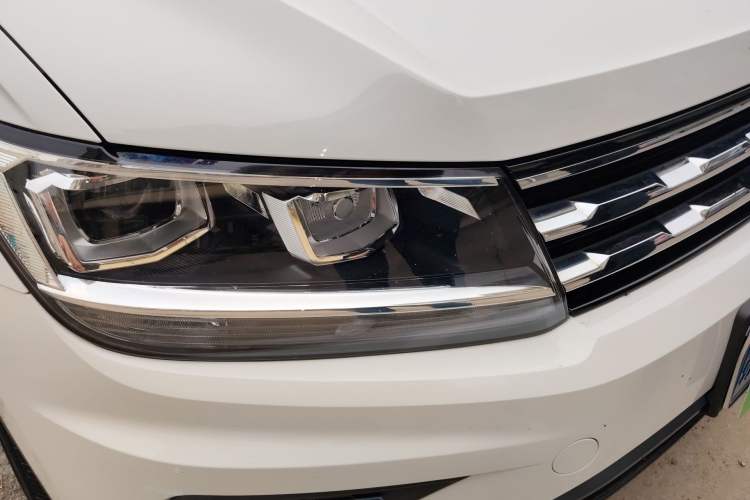 Used Volkswagen Tiguan L 2019 330TSI Automatic Two-Wheel Drive Panoramic Comfort Edition China V Standard Right Front Headlight