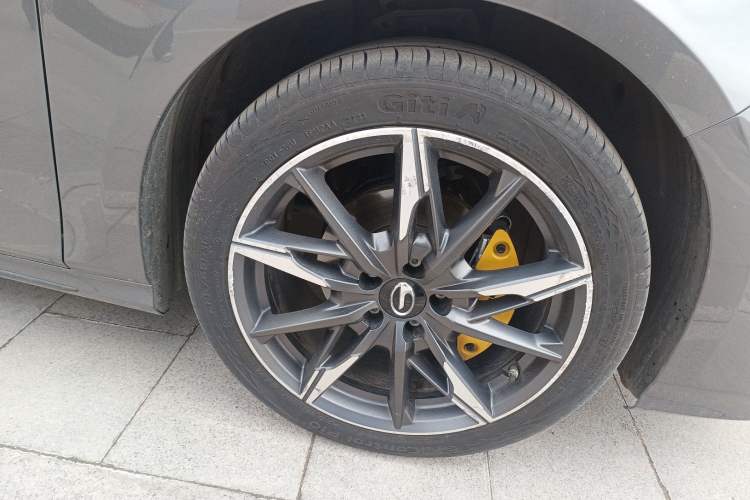 Used GAC Trumpchi EMPOW 2023 270T DCT J15 Version Right Front Wheel Hub