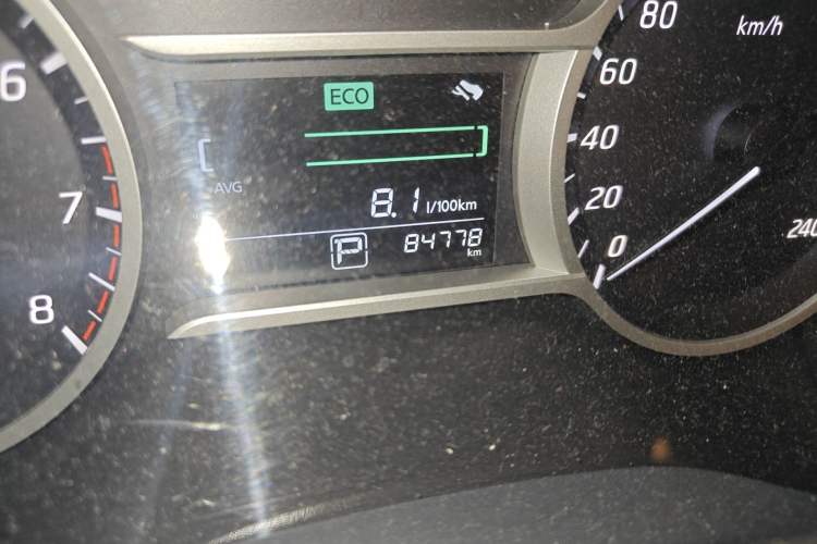 Used Nissan Lannia 2016 1.6L CVT Cool Edition Odometer Close Up