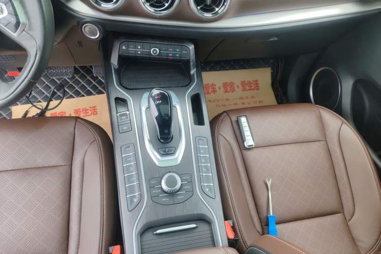 Used Wey VV6 2020 2.0T Two-Wheel Drive Smart Protection+