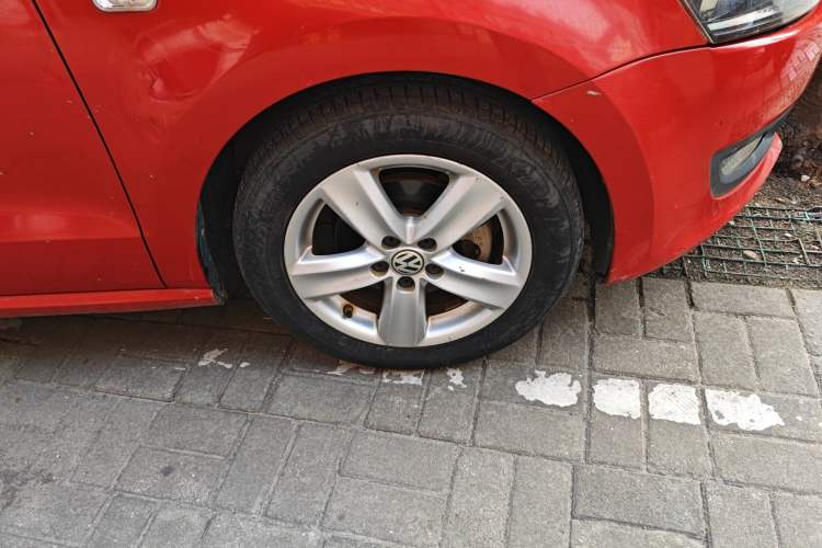 Used Volkswagen Polo 2011 1.4L Manual ZhiShang Edition Right Front Wheel Hub