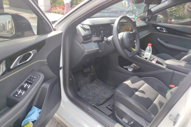 Used Lynk & Co 03 2023 2.0TD DCT JingPro Driver Seat