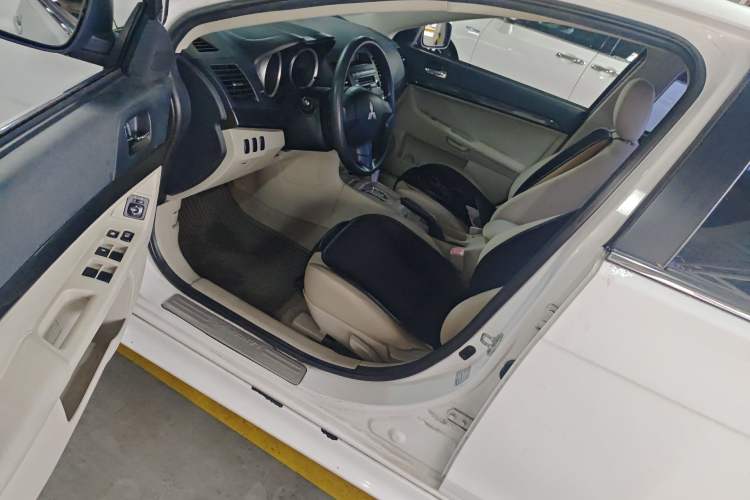 Used Mitsubishi Lancer EX 2011 Fashion Edition 1.8L CVT Comfort Version Driver Seat