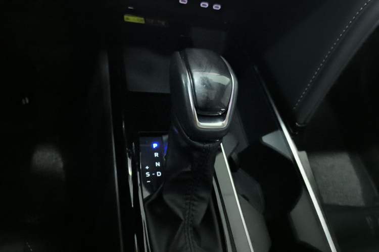 Used Toyota Camry 2024 Dual-Motor 2.0 HGVP Luxury Edition
