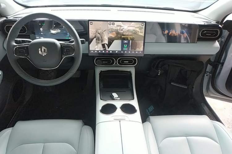 Used Leapmotor C01 2024 Pure Electric 525 Luxury Edition Center Console