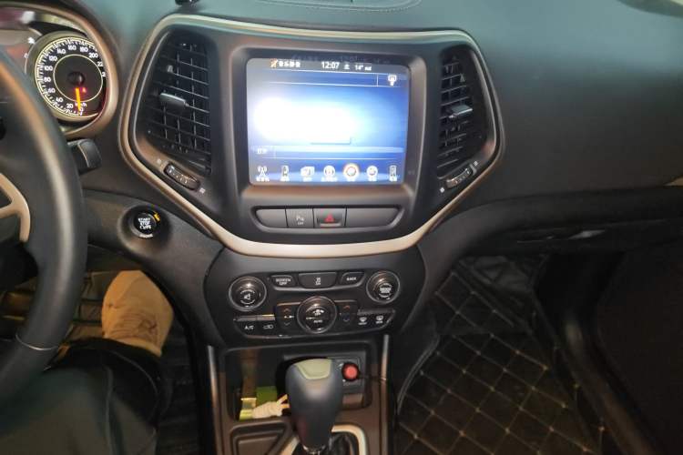 Used Jeep Cherokee 2016 2.0L Superior Edition