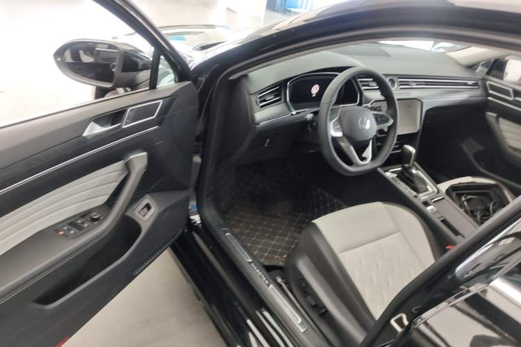 Used Volkswagen Magotan 2026 30 Million Vehicles Selected Model 380TSI DSG Luxury Edition Driver Seat