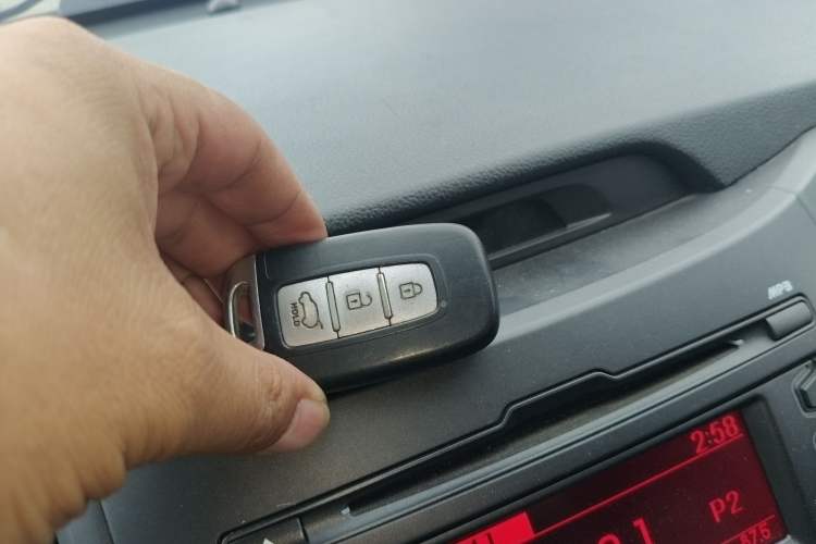 Used Kia Sportage R 2014 2.0L Automatic Two-Wheel Drive DLX Vehicle Key