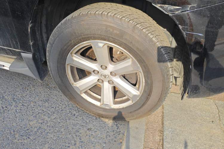 Used Toyota Highlander 2011 2.7L Two-Wheel Drive 5-Seater Elite Edition Right Front Wheel Hub