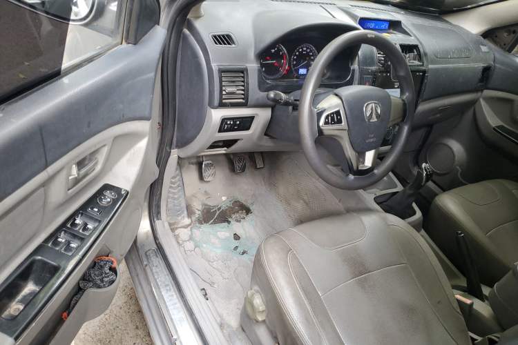 Used BAIC Weiwang M20 2014 1.5L Ultra-Luxury BJ415B Driver Seat