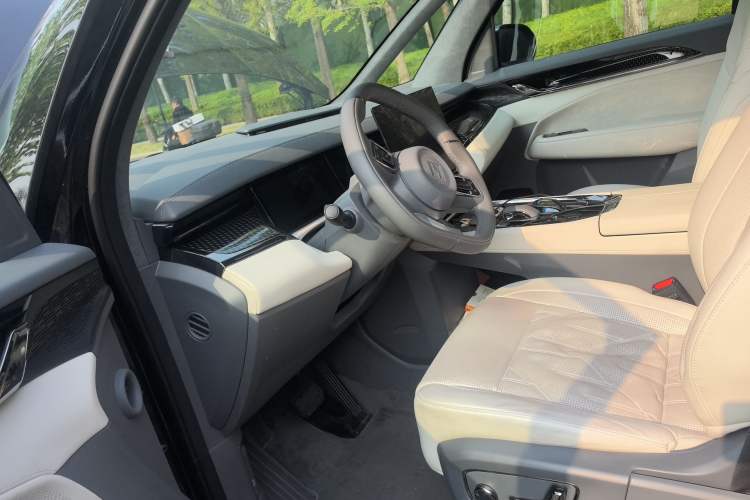 Used Zeekr 009 2024 7-Seater Walk-Through Version Four-Wheel Drive 108 kWh Left Front Seat