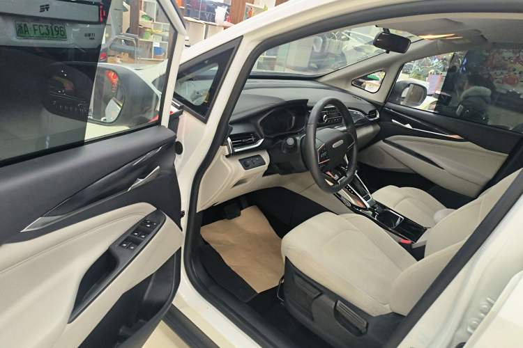 Used SAIC MAXUS Dajia 5 2022 430 km Elite Version 7-Seater