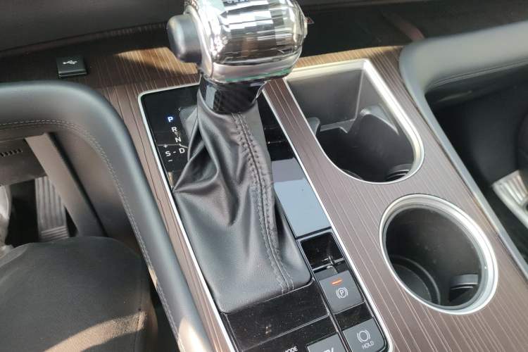 Used Toyota Granvia 2024 2.5L Hybrid Prestige PLUS Four-Wheel Drive Version Gear Lever