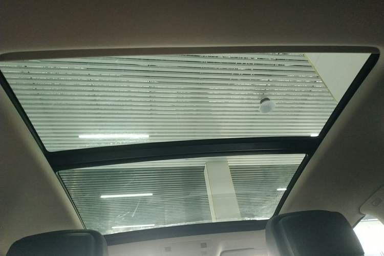 Used Volkswagen Magotan 2023 2 Million Units Commemorative Edition 330TSI DSG Luxury Version Headliner