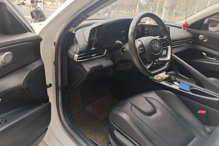 Used Hyundai Elantra 2021 1.5L CVT GLX Elite Edition Interior 3