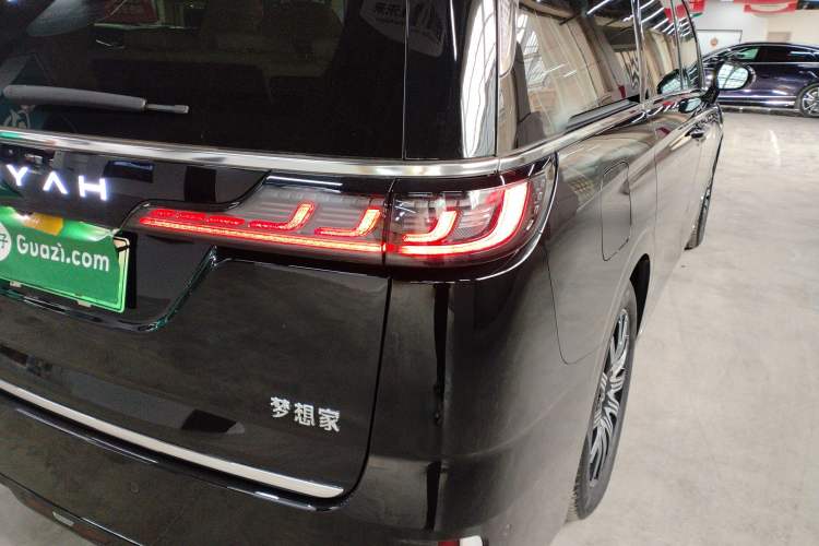 Used VOYAH Dream 2025 EV Four-Wheel Drive Flagship Kunpeng Edition