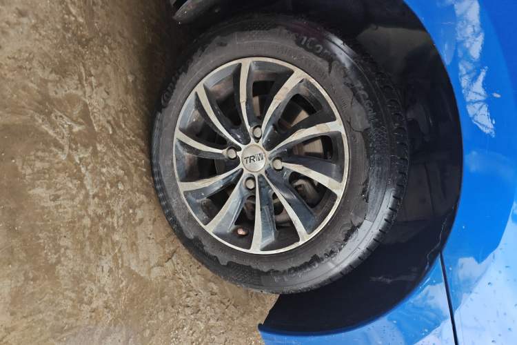 Used Nissan Sylphy 2016 Classic 1.6XE Manual Comfort Edition Right Front Wheel Hub