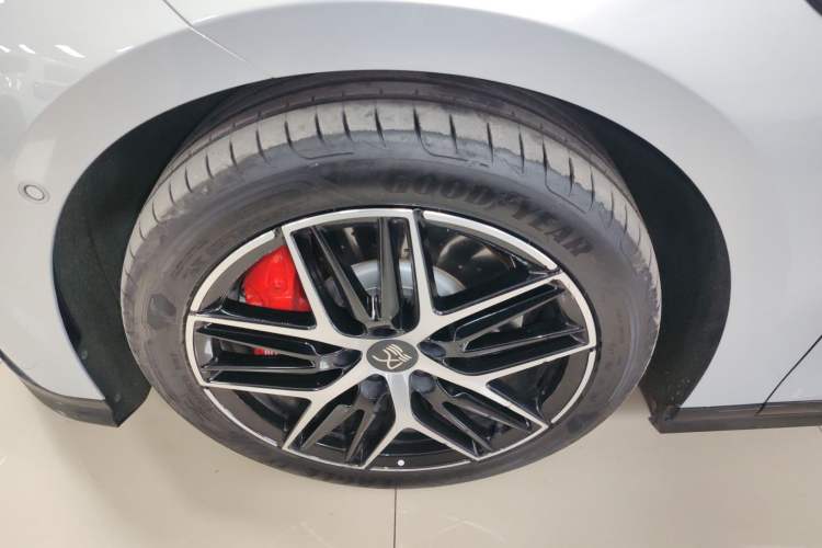 Used BYD Han L 2025 EV Four-Wheel Drive LiDAR Flagship Model Left Front Wheel Hub