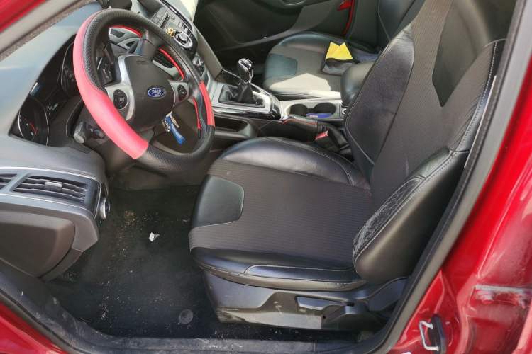 Used Ford Focus 2012 Sedan 1.6L Manual Fashion Edition
