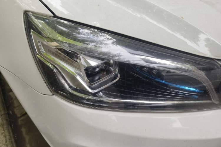 Used Geely Auto Emgrand 2019 Leading Edition 1.5L CVT Upward Asian Games Edition China VI Right Front Headlight