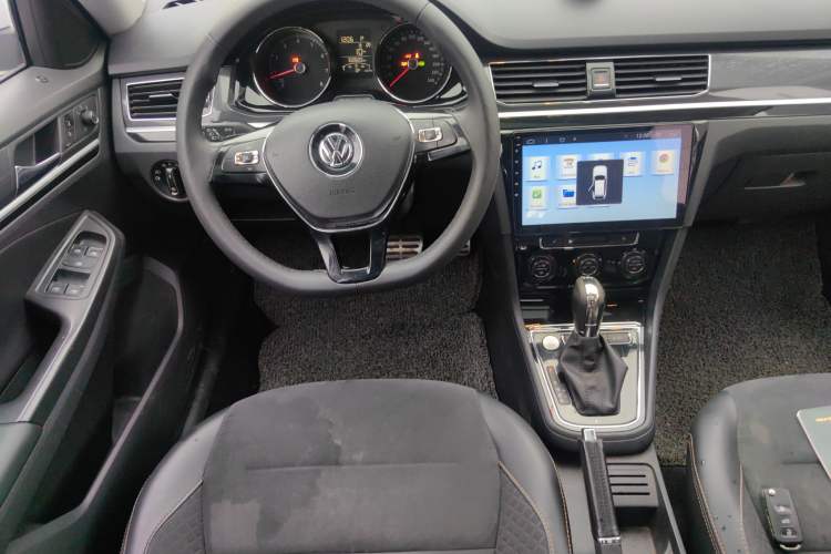 Used Volkswagen C-TREK 2018 230TSI DSG Luxury Version Steering Wheel