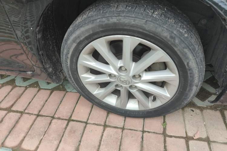 Used Toyota Camry 2015 2.0E Elite Edition Right Front Wheel Hub