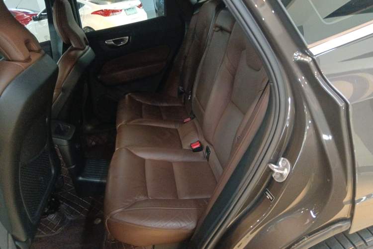 Used Volvo XC60 New Energy 2023 T8 Plug-in Hybrid Long-Range All-Wheel Drive Smart Luxury Edition
