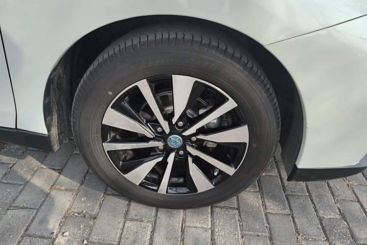 Used Venucia D60 2019 100 000 Glory 1.6L Entry Manual ChenShang Edition China VI Right Front Wheel Hub