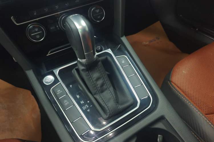 Used Volkswagen FAW-Volkswagen CC 2019 330TSI Glamour Edition China V Standard Gear Lever
