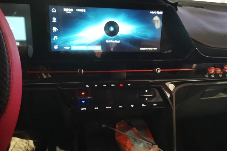 Used Baojun RC-6 2019 1.5T CVT 24-Hour Online Prestige Edition Audio And AC Panel