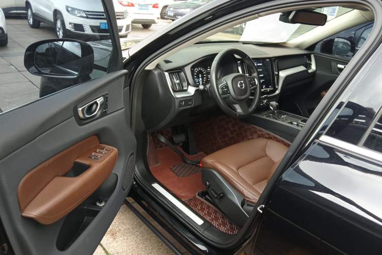 Used Volvo XC60 2019 T5 4x4 Smart Edition China VI Standard Driver Seat