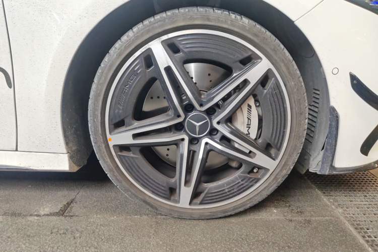 Used Mercedes-Benz A AMG 2024 Facelift AMG A 35 L 4MATIC Right Front Wheel Hub