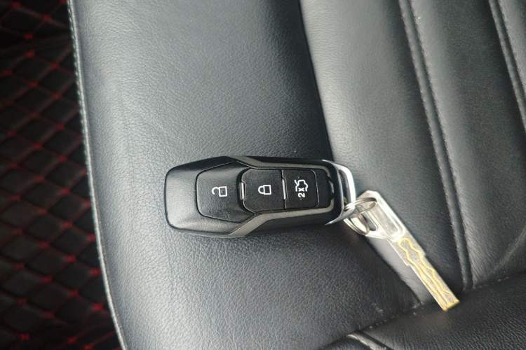 Used Ford Edge 2016 EcoBoost 245 Two-Wheel-Drive Titanium 7-Seater