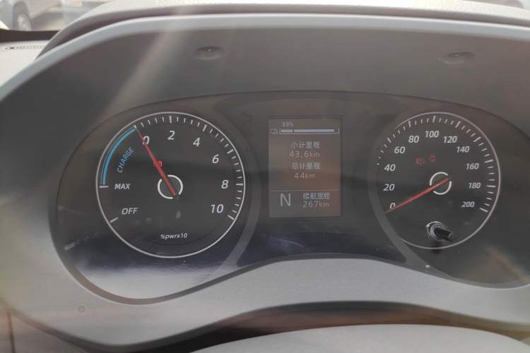 Used Wuling Yangguang 2024 300KM Comfort Version Passenger Van 75kW