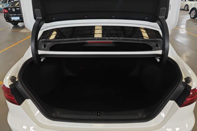 Used Geely Auto Binray 2019 200T DCT Binchi Edition Trunk