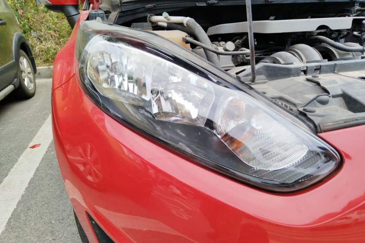 Used Ford Fiesta 2013 Hatchback 1.5L Automatic Fashion Edition Right Front Headlight
