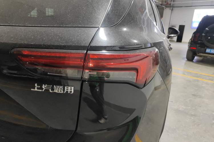 Used Buick Envision 2023 Encore S 552T Two-Wheel Drive Luxury Model
