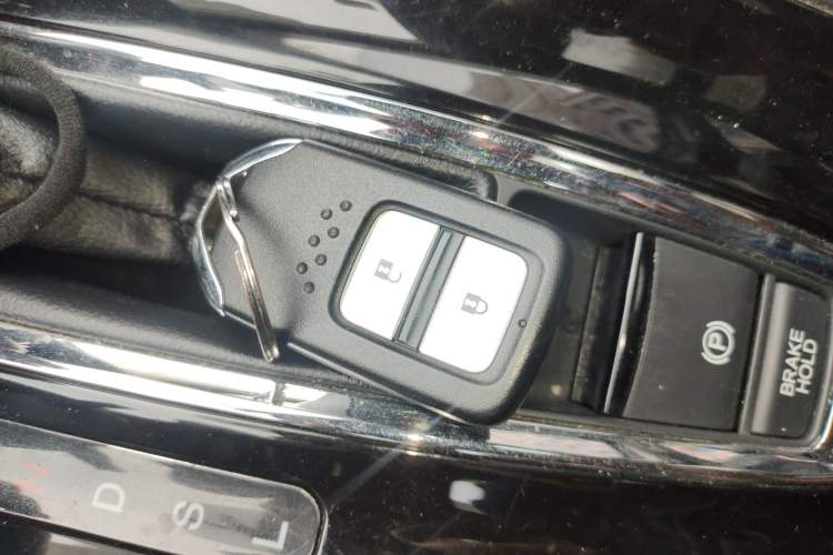 Used Honda Vezel 2015 1.8L CVT 2WD Luxury Model