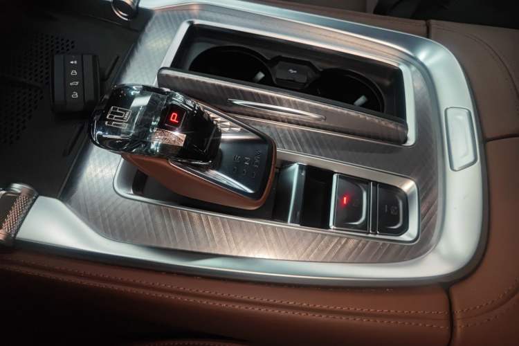 Used Tank 700 New Energy 2024 Hi4-T Extreme Edition Gear Lever