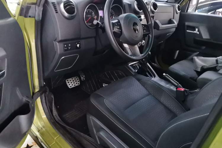 Used BAIC Off-Road BJ40 2016 40L 2.3T Automatic Two-Wheel Drive Luxury Edition