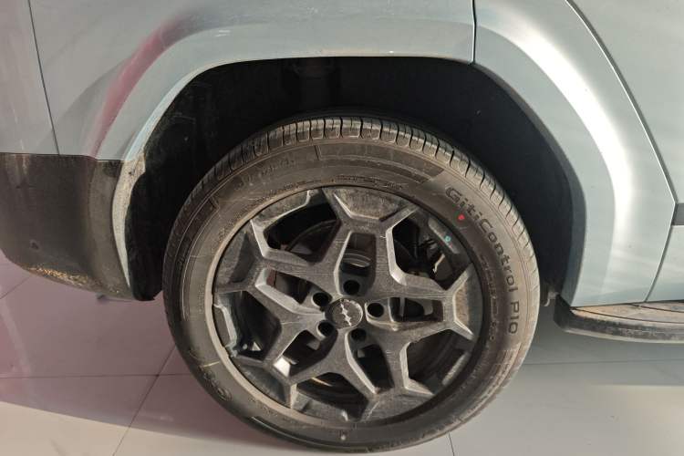 Used Formula Leopard Tai 7 2025 Model 190 km Four-Wheel Drive Ultra Edition Right Rear Wheel Hub
