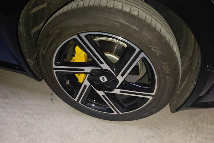 Used Xiaomi Auto YU7 2025 Ultra-Long Range Rear-Wheel Drive Version Right Front Wheel Hub