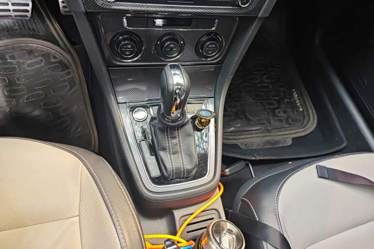 Used Volkswagen Cross Lavida 2014 1.6L Automatic Gear Lever