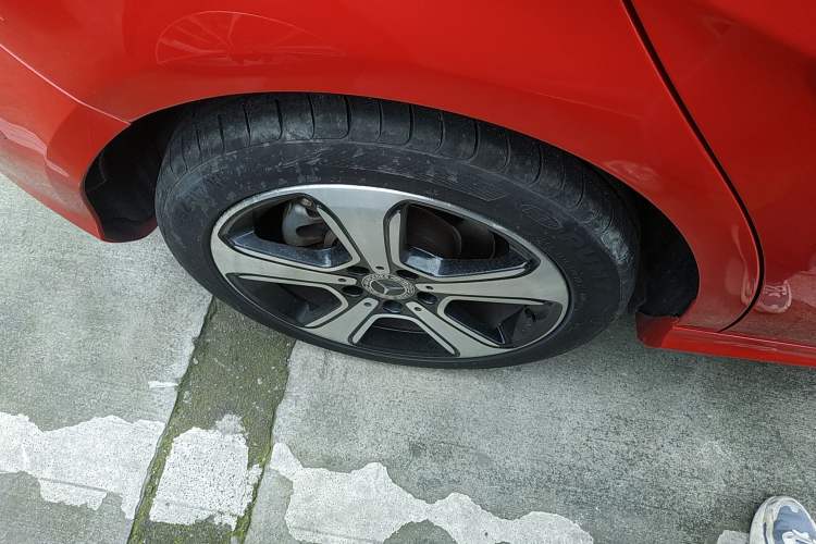 Used Mercedes-Benz B-Class 2019 B 200 Fashion Model Right Rear Wheel Hub