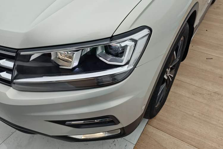 Used Volkswagen Tiguan L 2019 Revised 330TSI Automatic Two-Wheel Drive Smart & Luxury Edition China VI Standard
