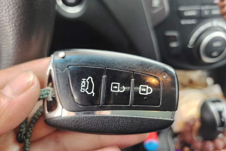 Used Hyundai Santa Fe 2015 2.4L Automatic Two-Wheel Drive Smart Version 5 Seats
