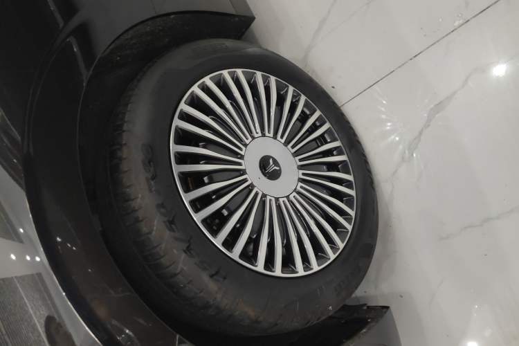 Used VOYAH Dream 2025 PHEV Four-Wheel-Drive Flagship Kunpeng Edition Left Front Wheel Hub